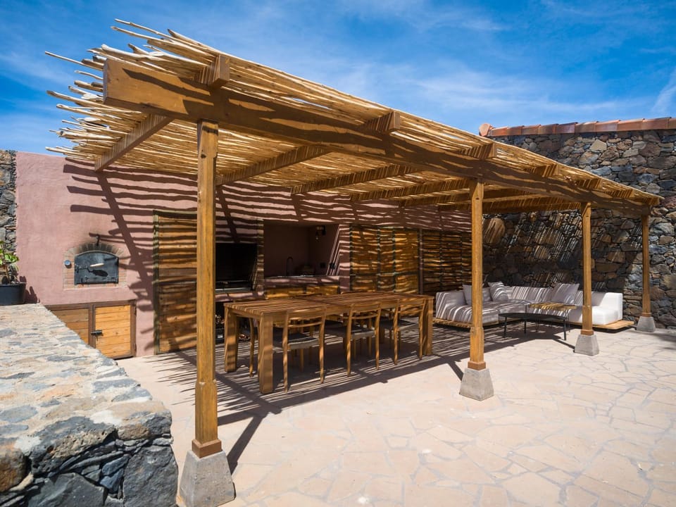 Patio, BBQ facilities