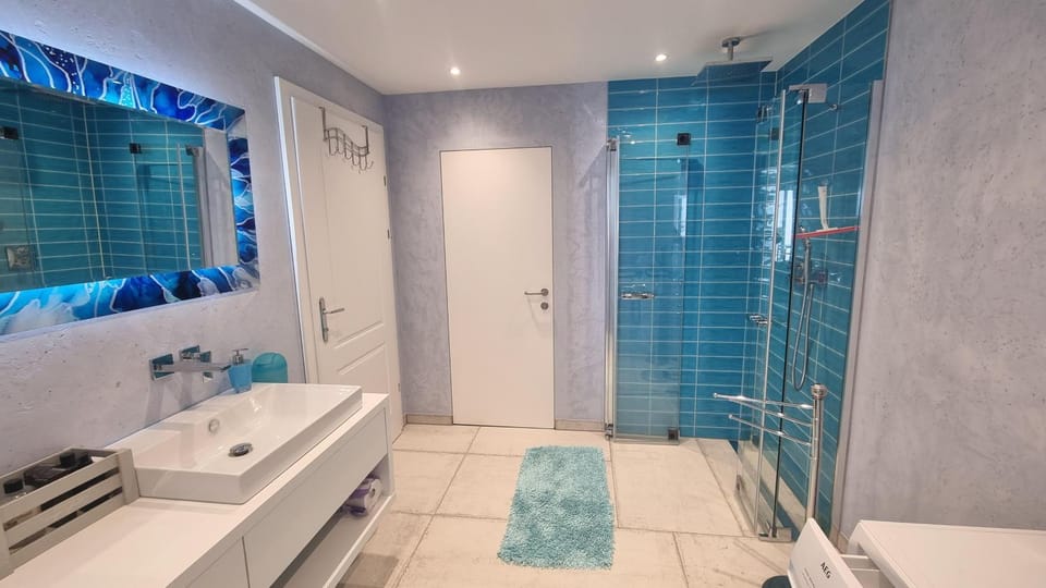Shower, Bathroom, towels