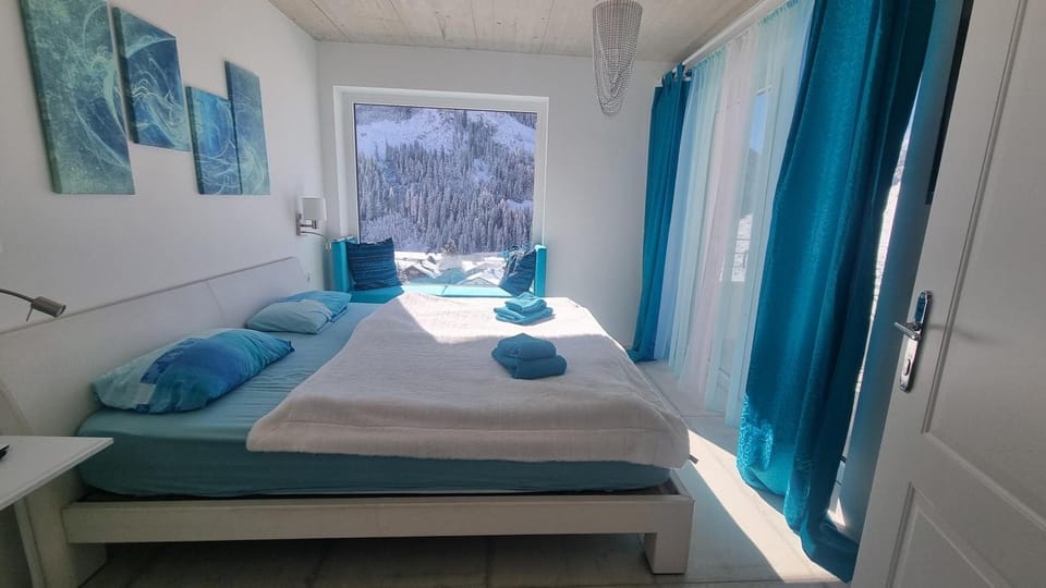 Bed, Photo of the whole room, Bedroom, towels