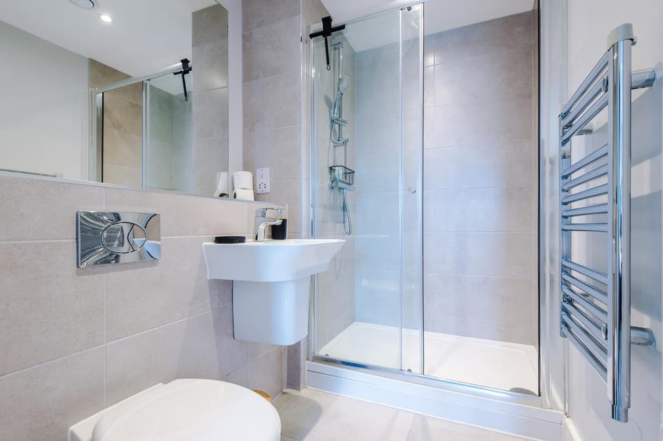 Shower, Toilet, Bathroom, towels