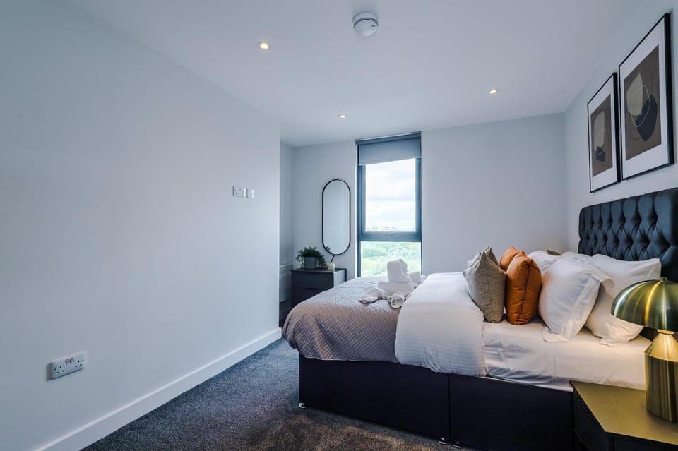 Bed, Photo of the whole room, Bedroom, towels