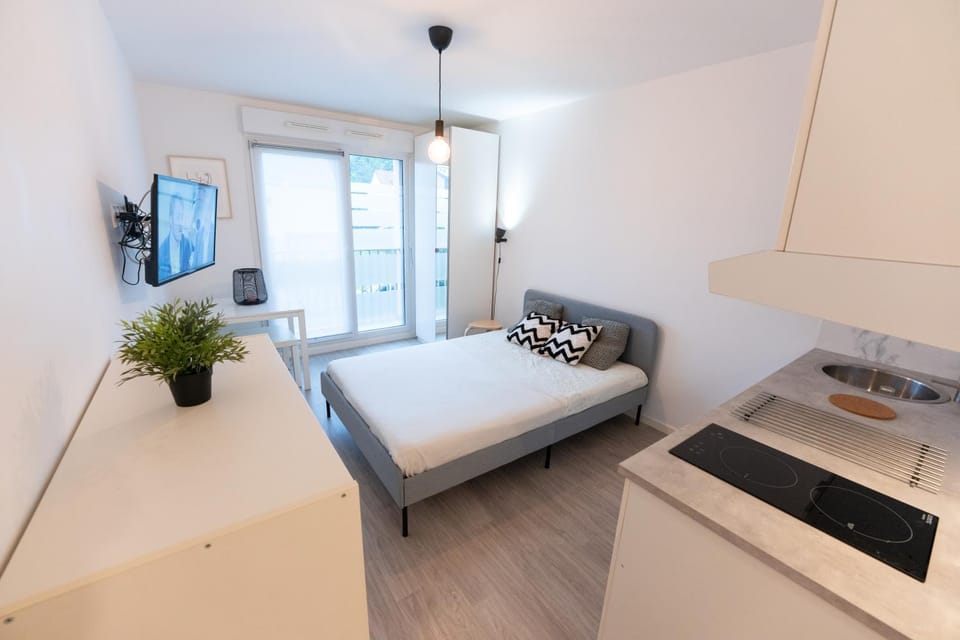 Bed, Kitchen or kitchenette, Photo of the whole room