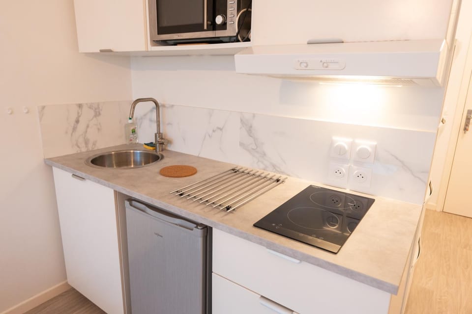 Kitchen or kitchenette, stove