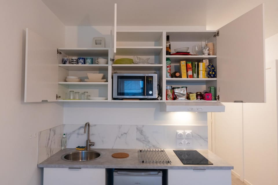 Kitchen or kitchenette