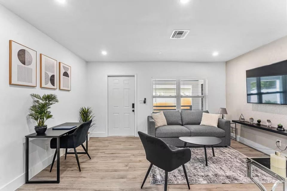 Charming North Miami Home with Private Yard — Pet-Friendly & Near Beach House in North Miami