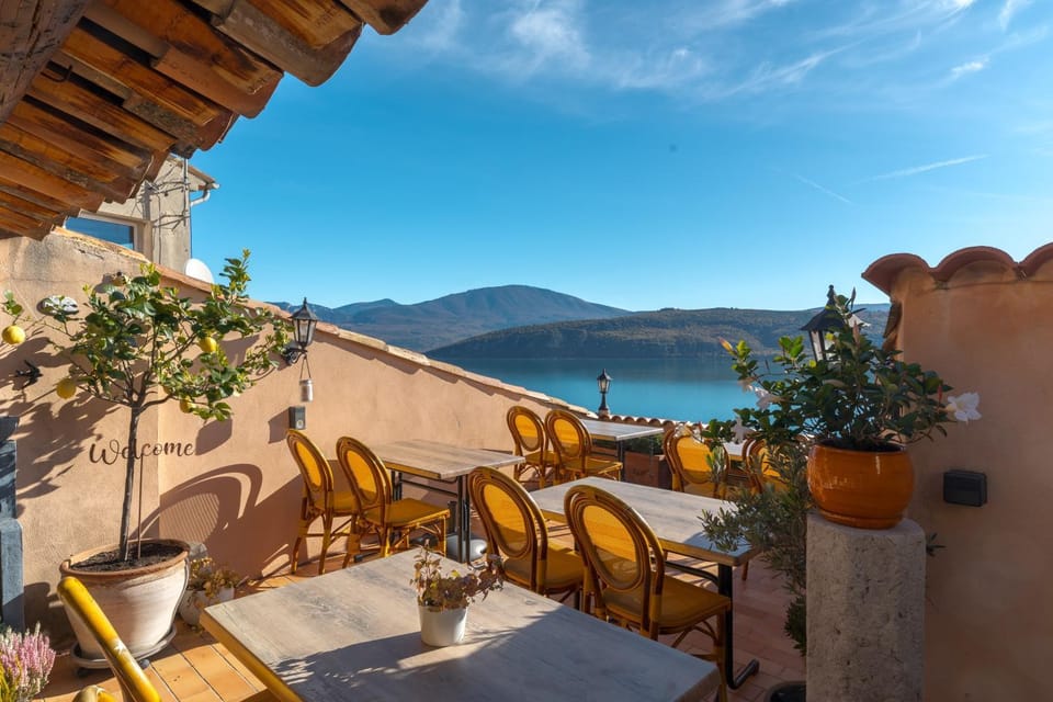 Property building, Balcony/Terrace, Living room