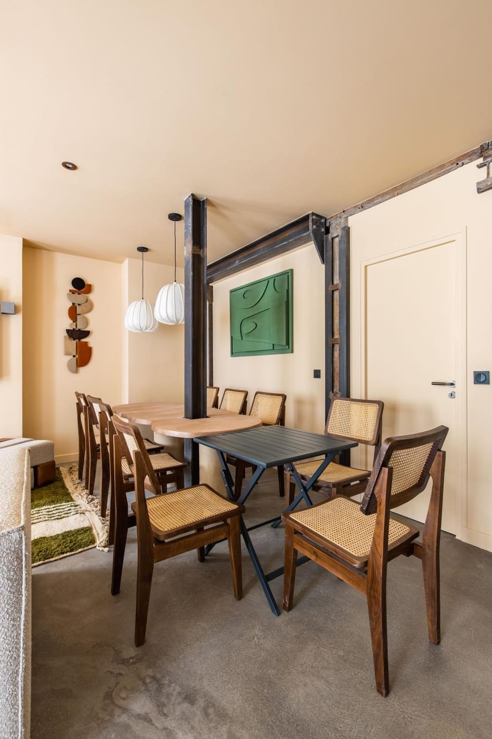 TV and multimedia, Kitchen or kitchenette, Living room, Seating area, Dining area