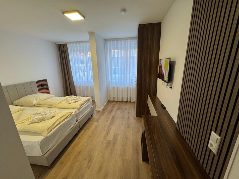 Bed, TV and multimedia, Photo of the whole room, Bedroom, wardrobe