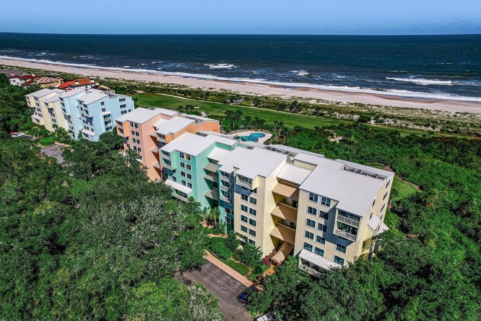 Ocean front comfort, Golf courses, walking and biking trails House in Amelia Island