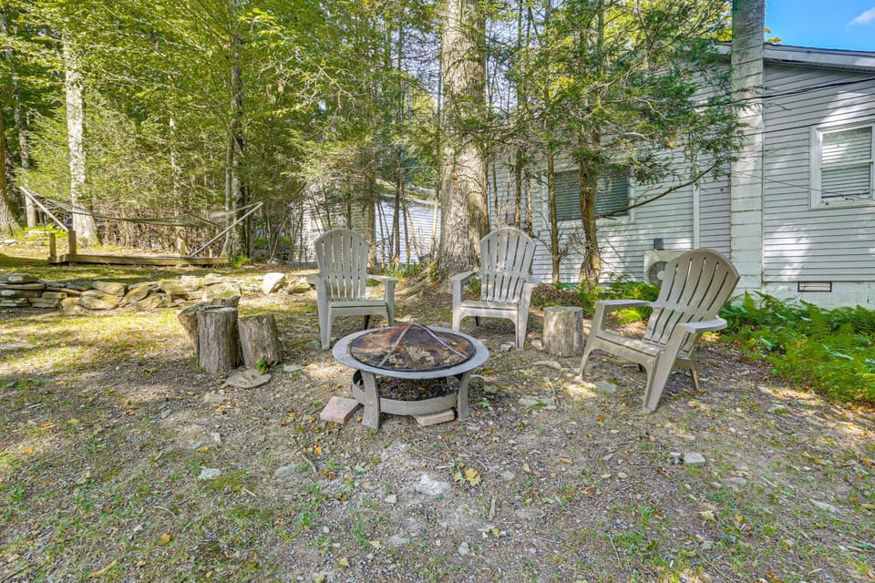 Boat, Hike & Fish: Rustic Greenwood Retreat House in Lake Wallenpaupack