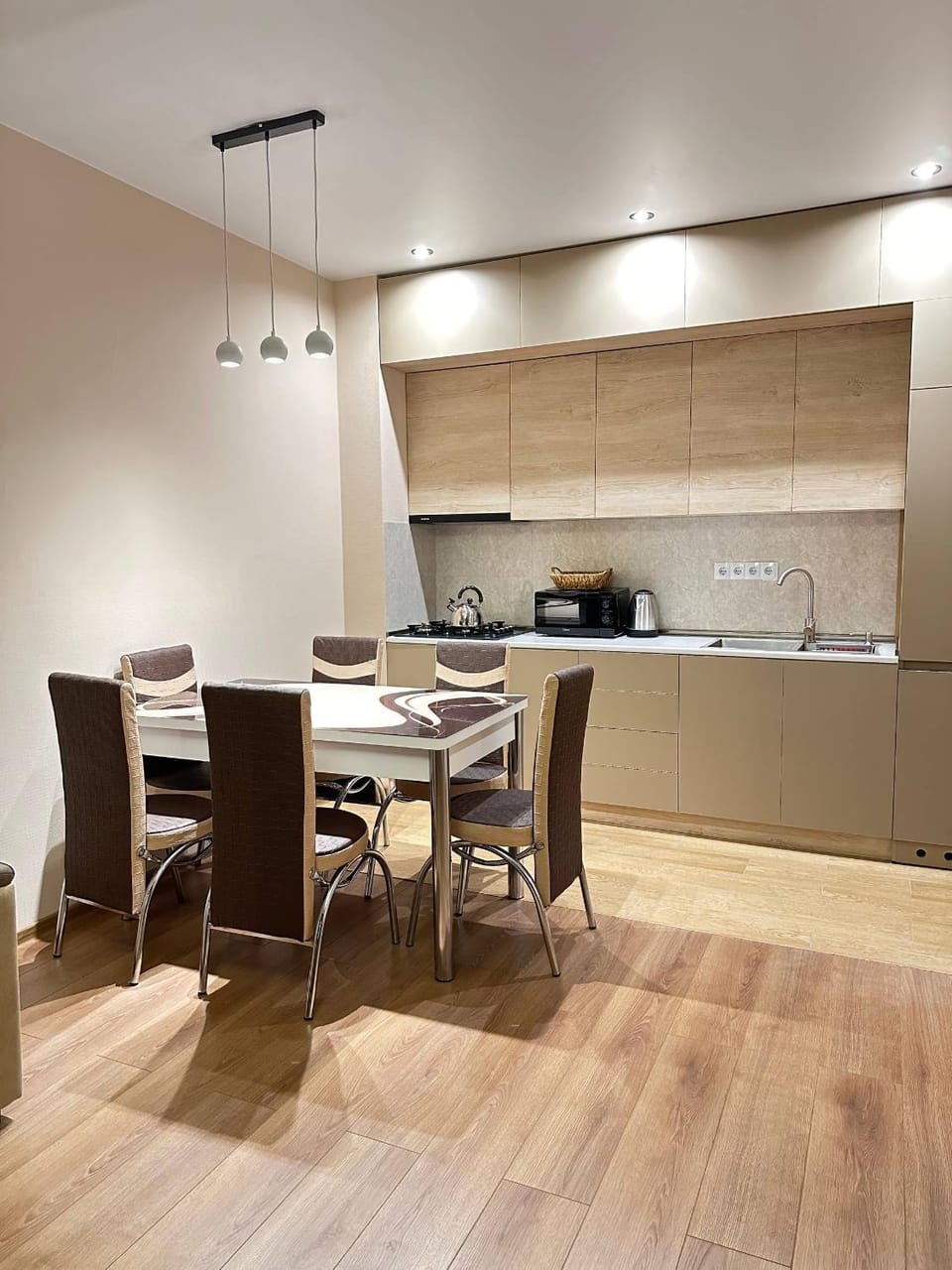 Kitchen or kitchenette, Dining area, stove