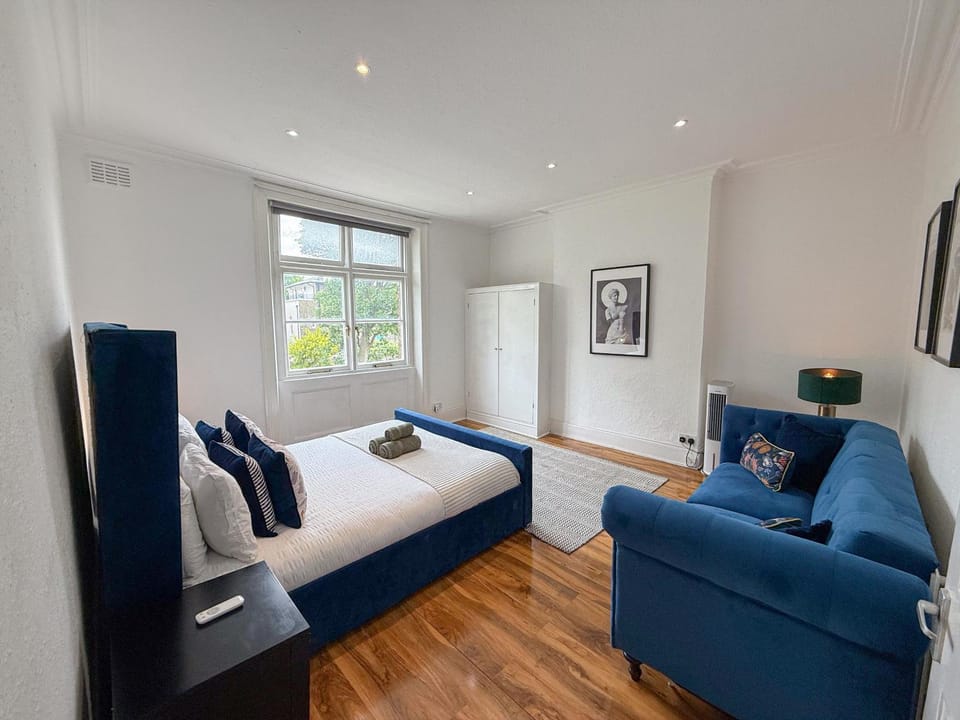 Bed, View (from property/room), Photo of the whole room, Decorative detail, Seating area, Bedroom, flat iron, hair dryier, heating, internet, storage, towels, wardrobe