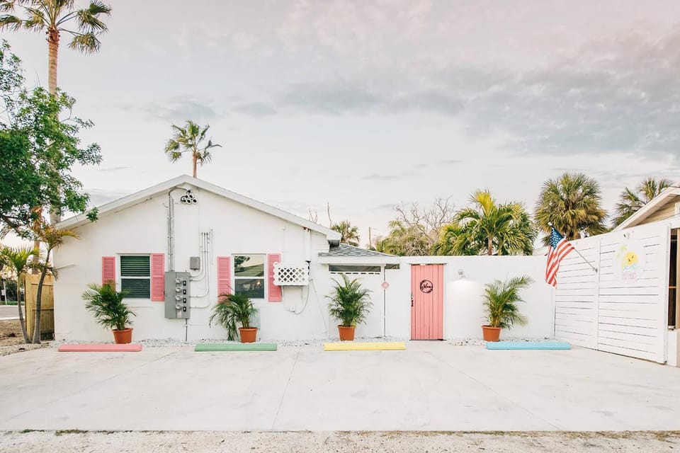 Neighbourhood, Beach, Location, Quiet street view