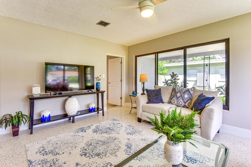 3 Mi to Downtown Bradenton: Family Home w/ Yard! House in Bradenton