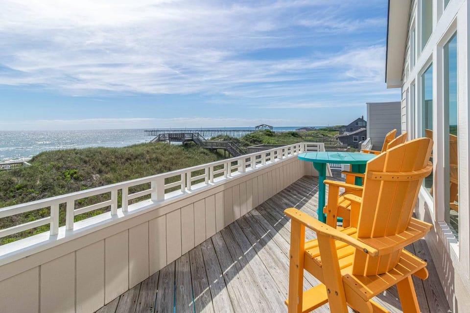 Still Salty - Nags Head MP 11, Oceanfront, Ocean View, Pool, Tiki Bar, Hot Tub, Pets OK, Flex Stays House in Nags Head