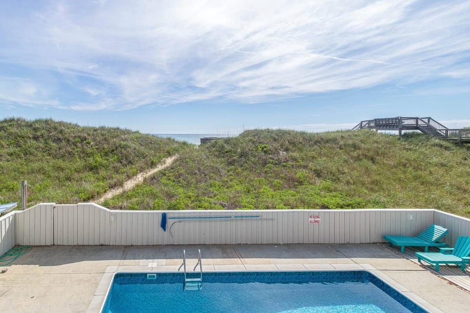 Still Salty - Nags Head MP 11, Oceanfront, Ocean View, Pool, Tiki Bar, Hot Tub, Pets OK, Flex Stays House in Nags Head