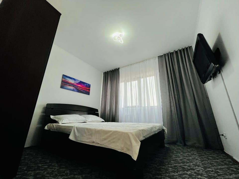 Bed, TV and multimedia, Photo of the whole room, Evening entertainment, Bedroom
