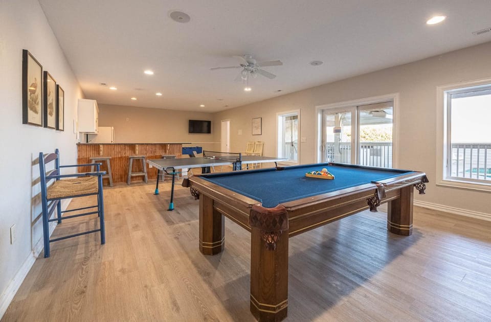 Straight On 'Til Morning - 4X4 Carova Beach, Oceanfront, Ocean View, Elevator, Pool, Hot Tub, Flex Stays House in Carova Beach