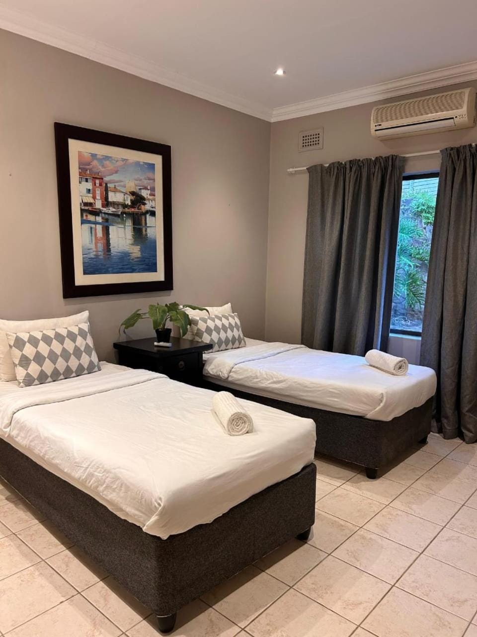 Bed, Bedroom, air conditioner