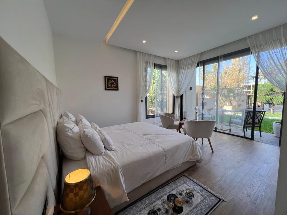 Bed, View (from property/room), Balcony/Terrace, Living room, Photo of the whole room, Bedroom
