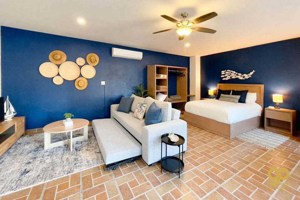 Bed, Living room, Photo of the whole room, Seating area, Bedroom