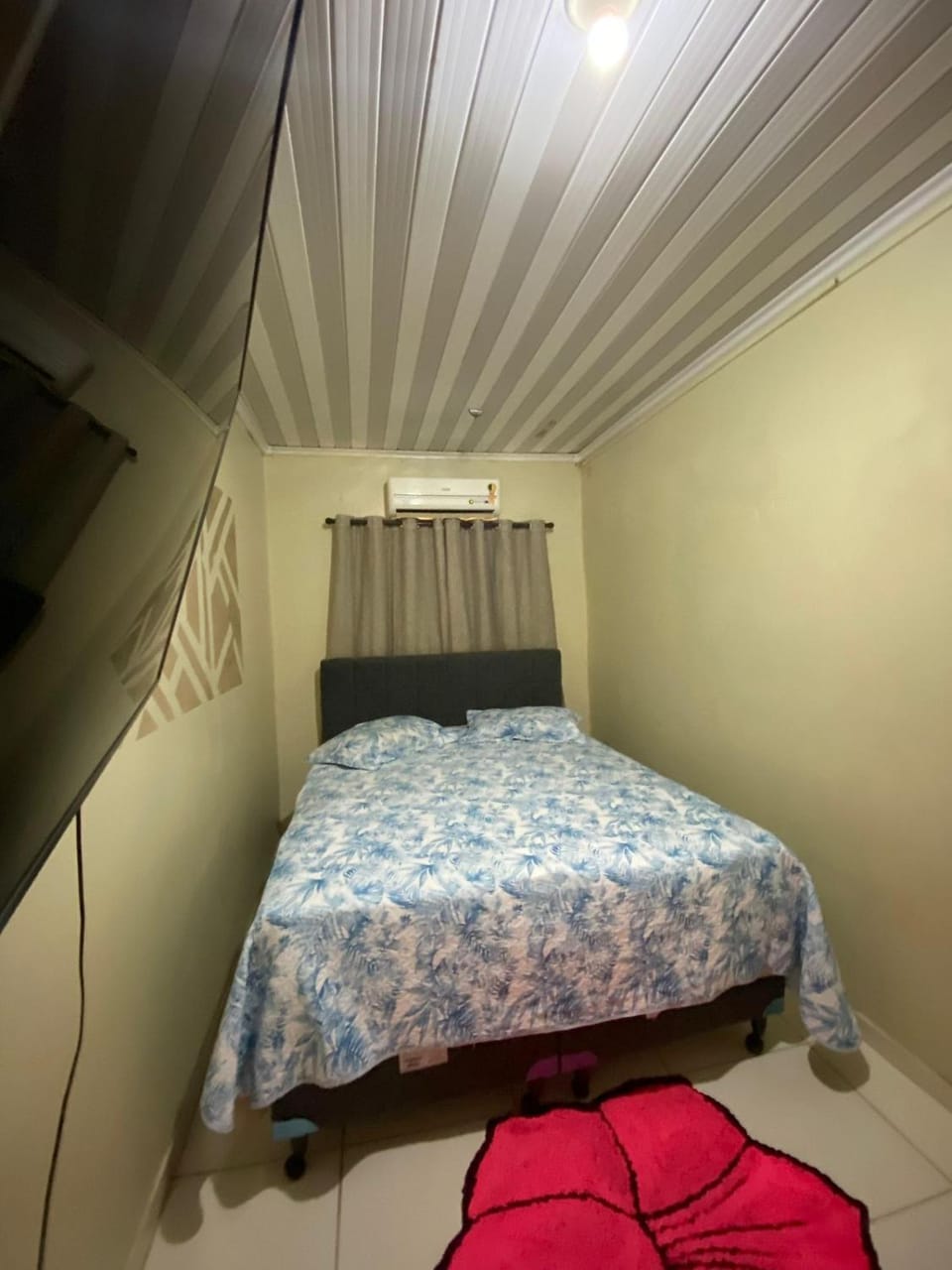 Bed, Photo of the whole room, Bedroom, air conditioner
