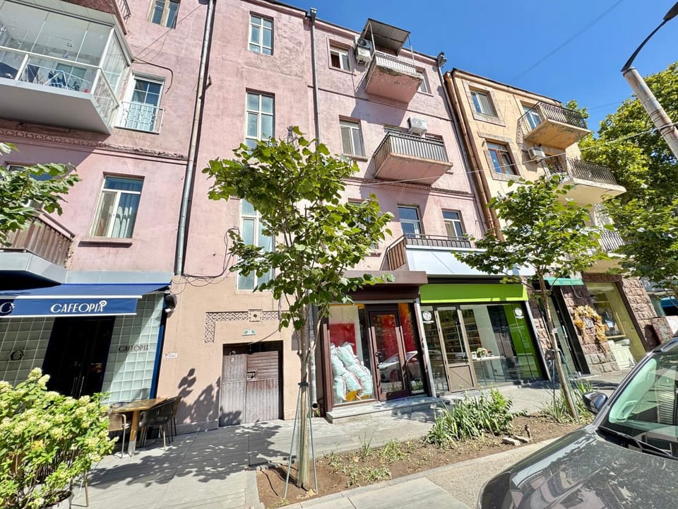 Property building, Day, City view, Street view, Location