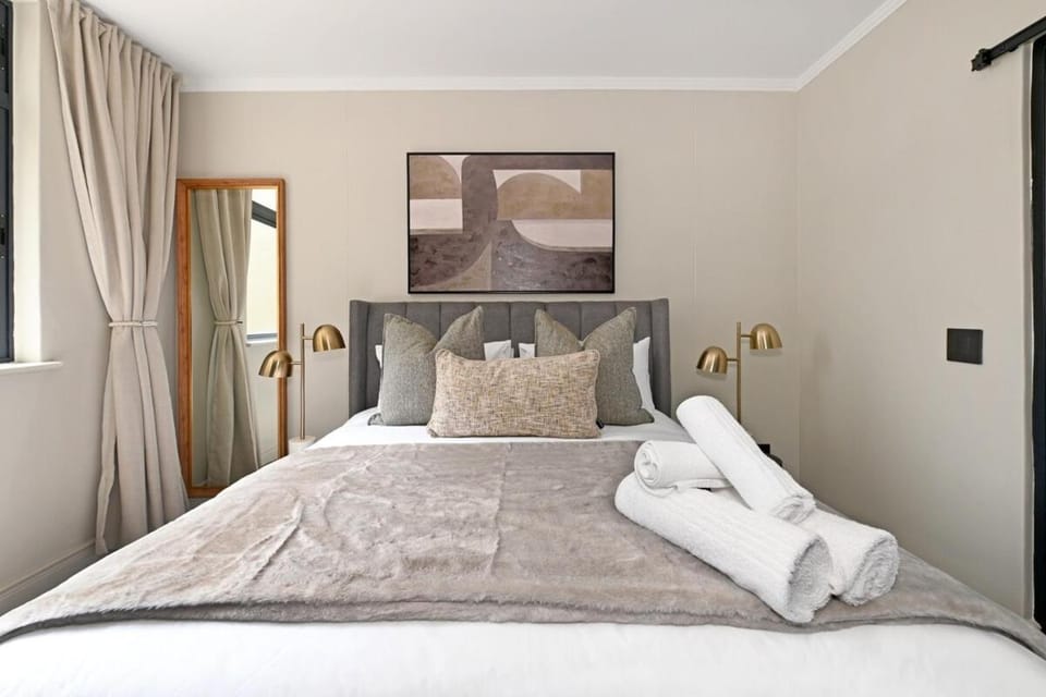 Soft Luxury 1BDR in trendy De Waterkant Nest Apartment in Cape Town