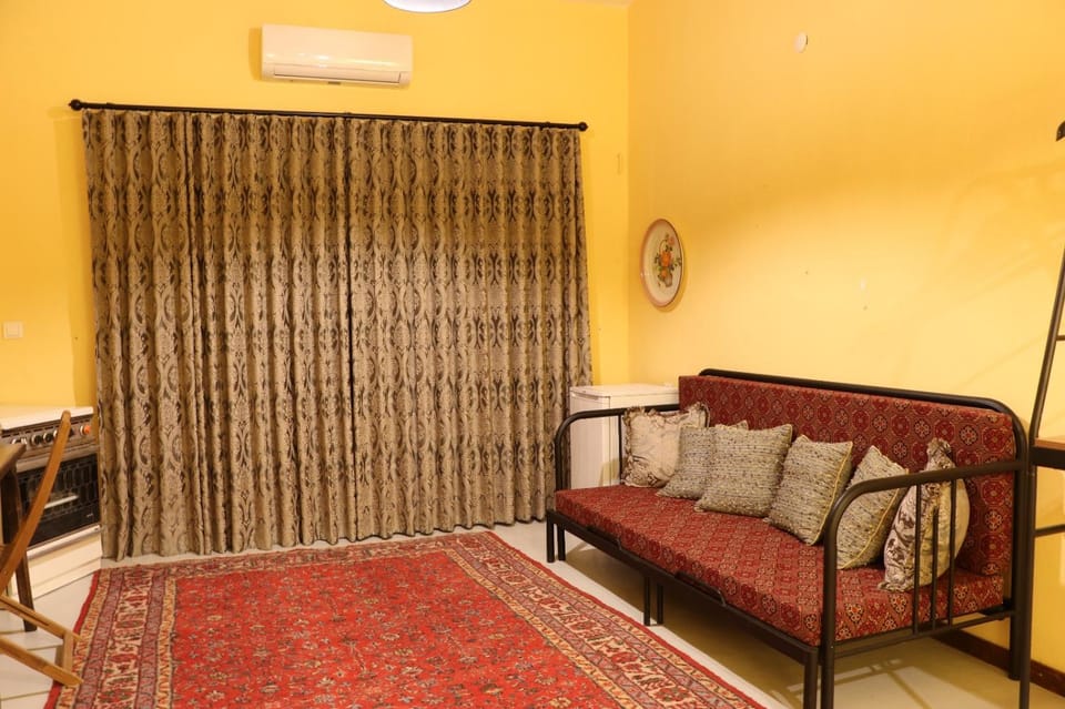 Seating area, Bedroom