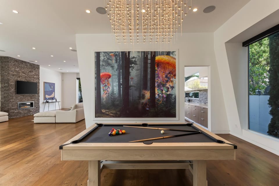 Billiard, Game Room