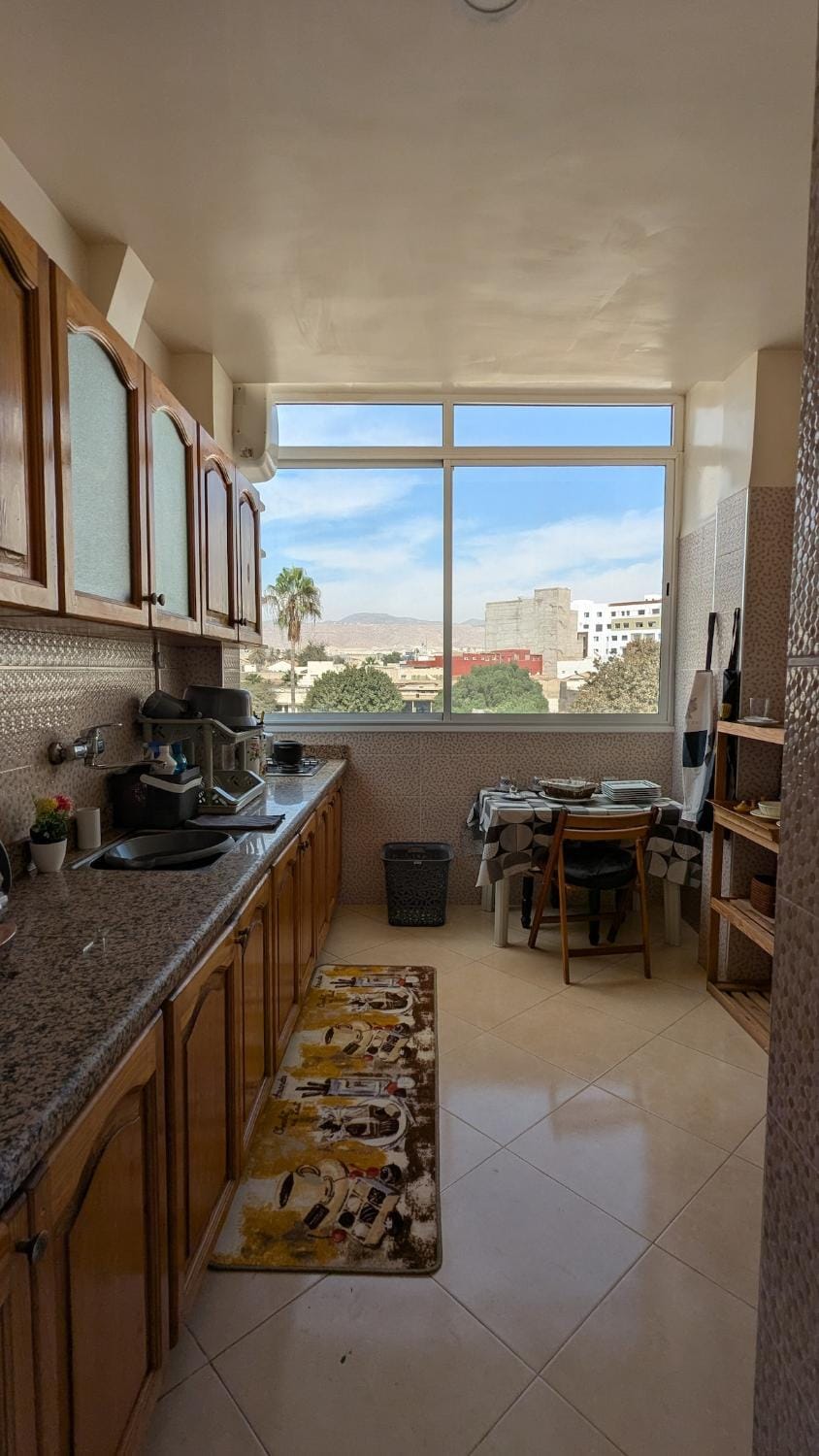 Natural landscape, Kitchen or kitchenette, Dining area, City view, Mountain view, minibar, pet friendly, stove