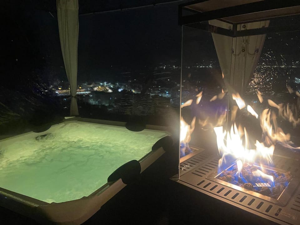Night, Hot Tub