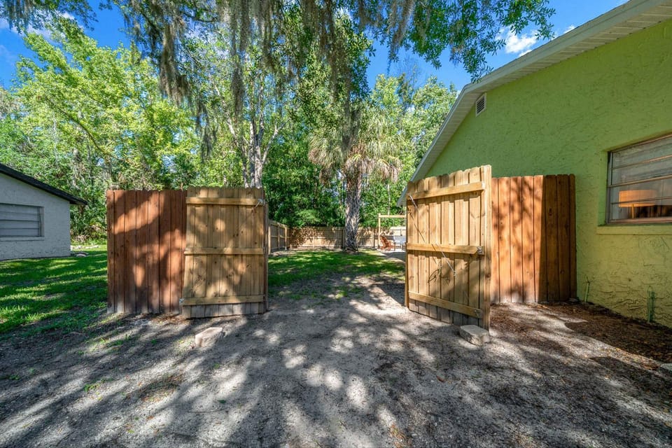 Crystal River Stay - Near Manatees - 2min to Plantation Golf House in Florida