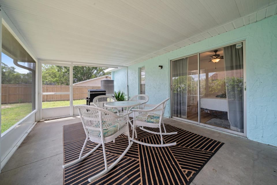 Crystal River Home - Near Scalloping - Pet-Friendly - Patio & Charcoal Grill House in Florida