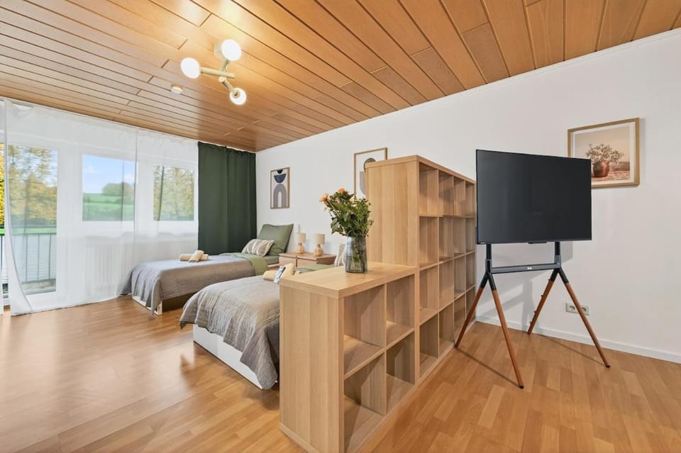 Bed, TV and multimedia, Photo of the whole room, Bedroom