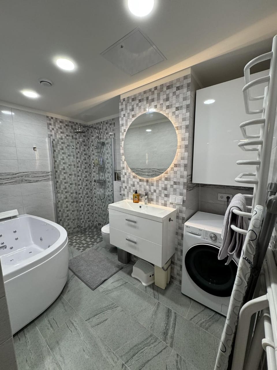 Shower, Bathroom, Bath, towels, washing machine, dryer