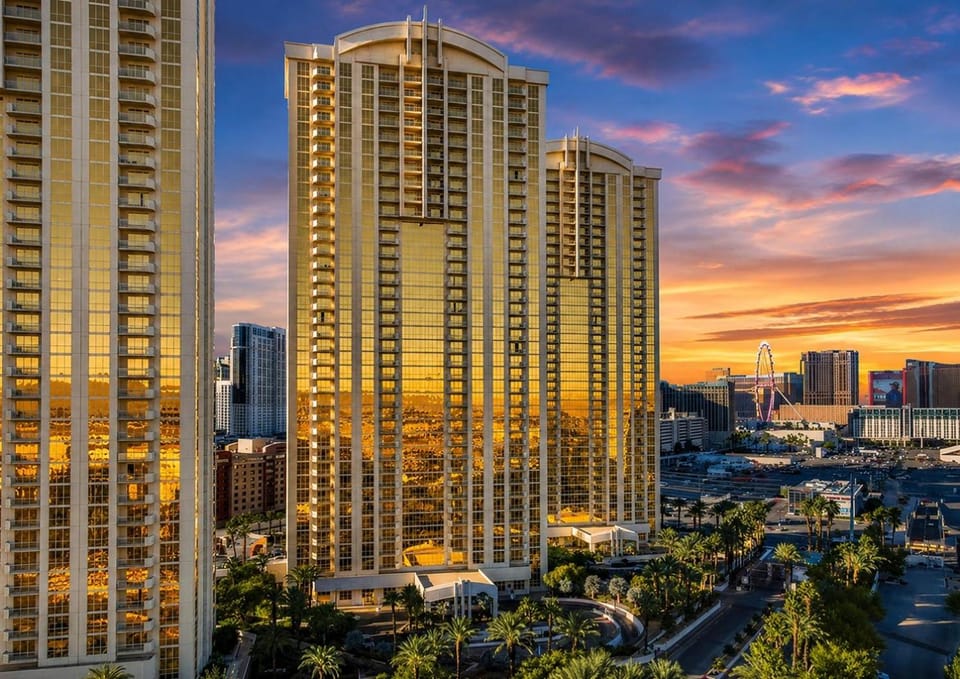 The Signature at MGM Grand, Luxury Balcony Suite, Strip View Apartment hotel in Las Vegas Strip
