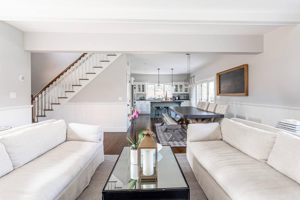 Kitchen or kitchenette, Living room, Photo of the whole room, Dining area