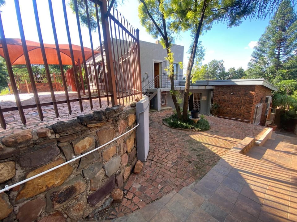 Mbobo Legacy Residence Bed and Breakfast in Pretoria
