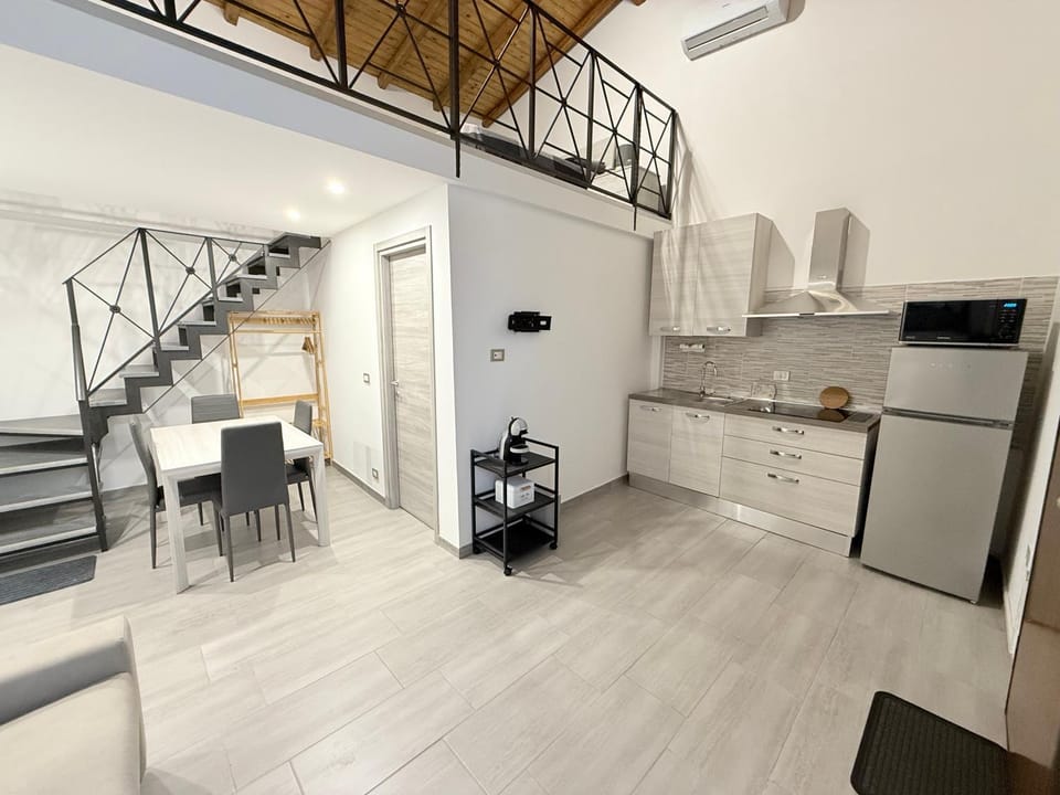 Kitchen or kitchenette, Dining area, stove