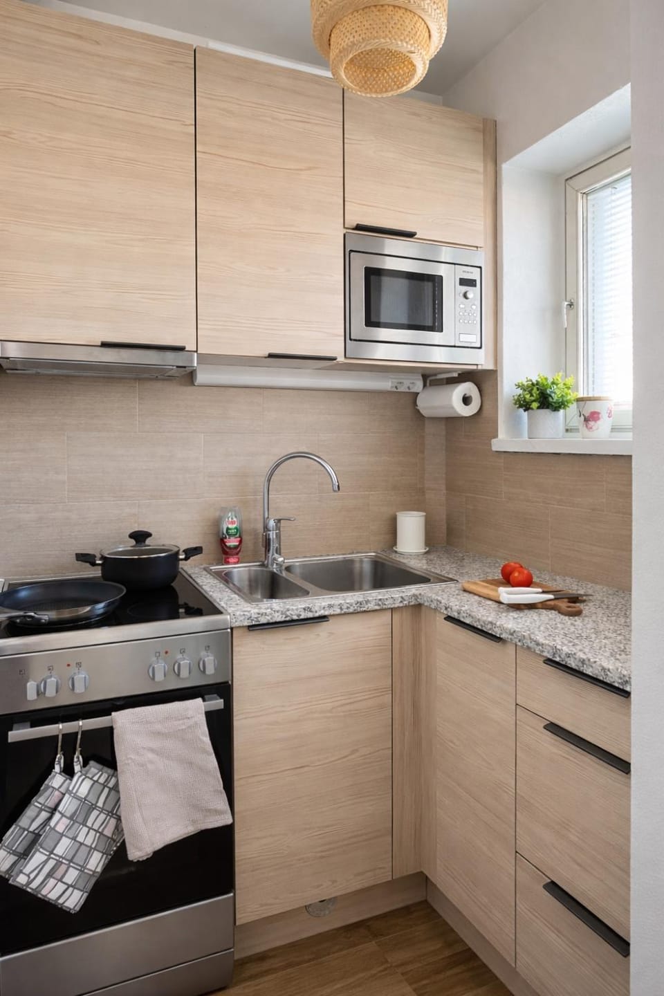 Coffee/tea facilities, Kitchen or kitchenette, Food