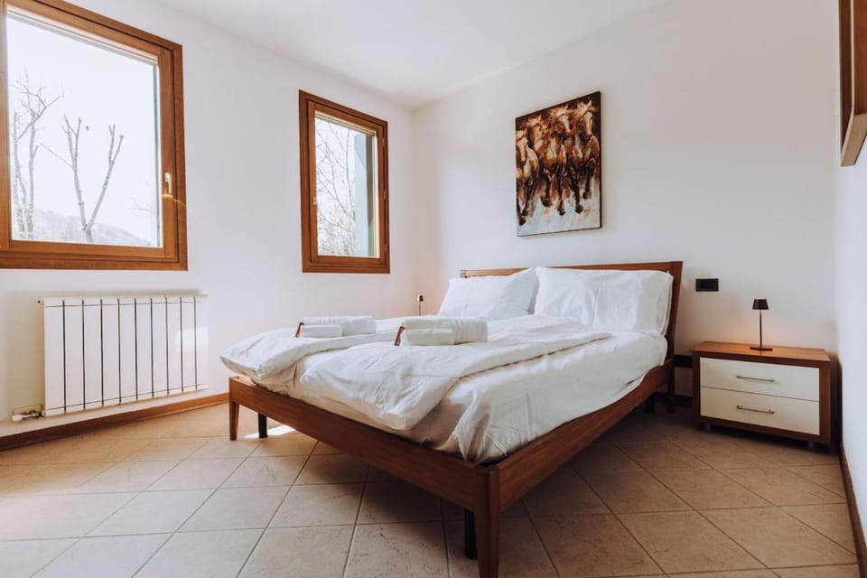 Bed, Photo of the whole room, Bedroom, internet, towels