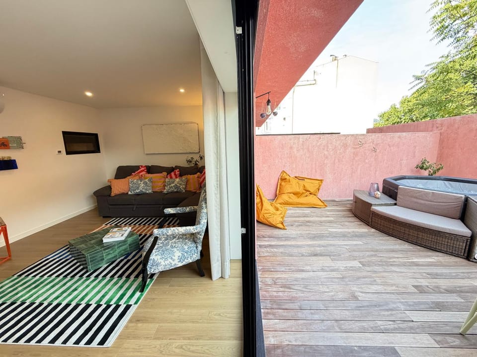 Patio, Communal lounge/ TV room, TV and multimedia, Balcony/Terrace, Living room, Seating area