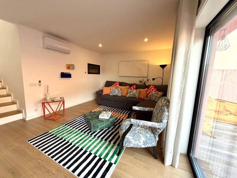 Communal lounge/ TV room, TV and multimedia, Living room, air conditioner