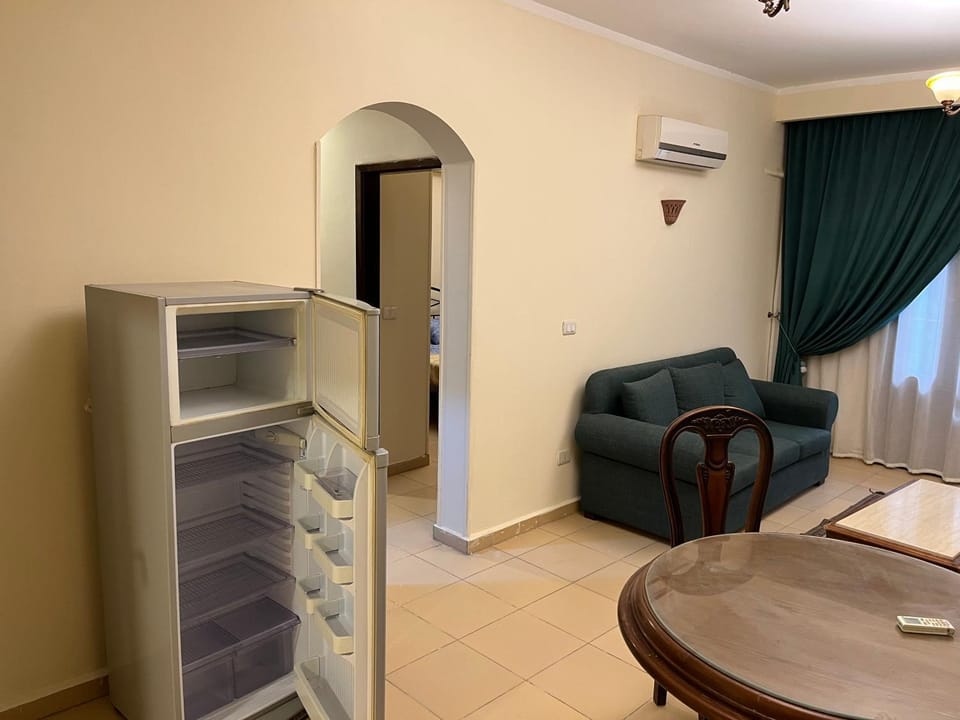 Kitchen or kitchenette, Living room, Seating area, Dining area, air conditioner