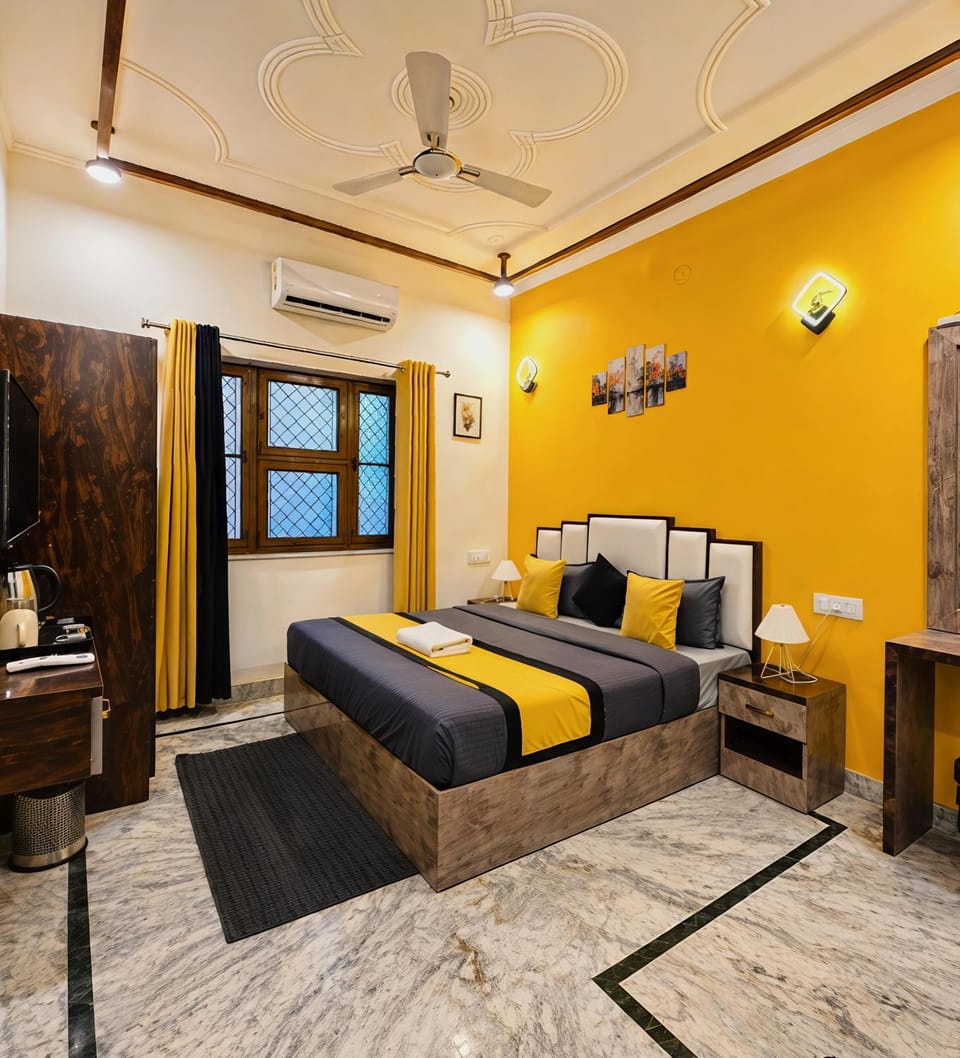 Bed, TV and multimedia, Photo of the whole room, Bedroom, air conditioner