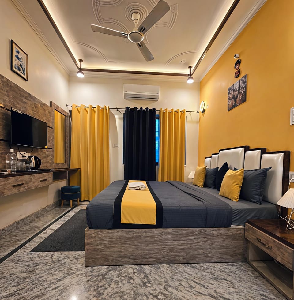 Bed, TV and multimedia, Photo of the whole room, Bedroom, air conditioner