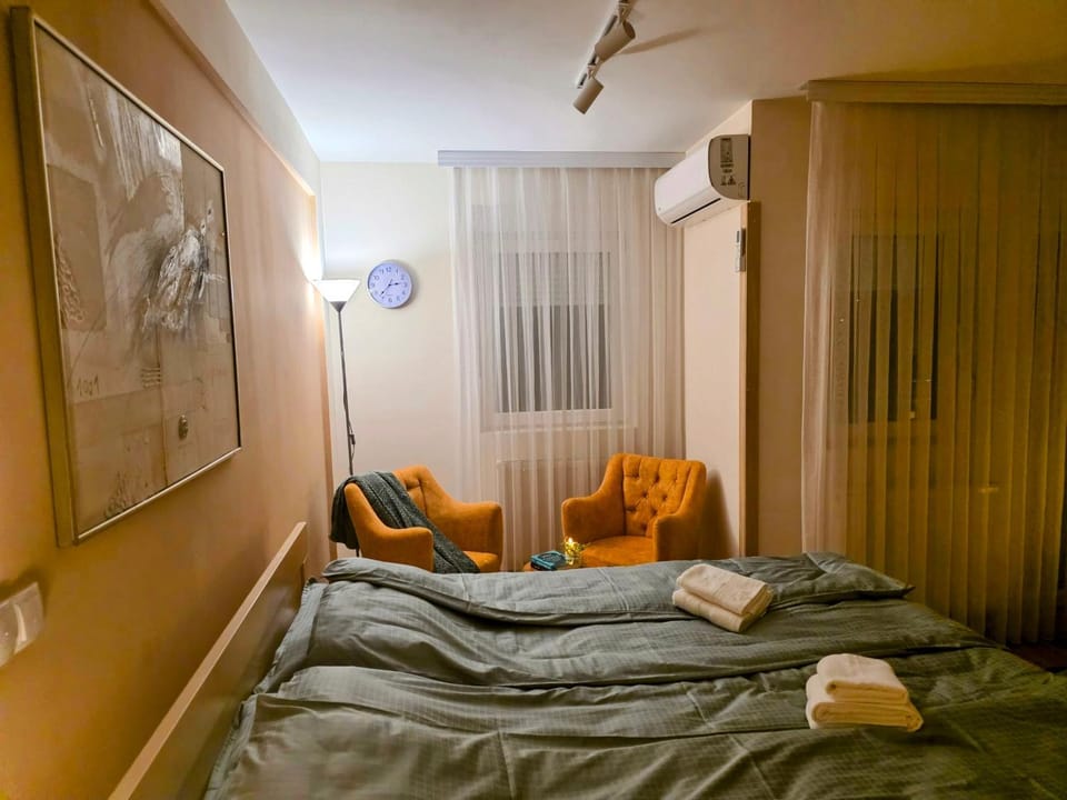 Bed, Photo of the whole room