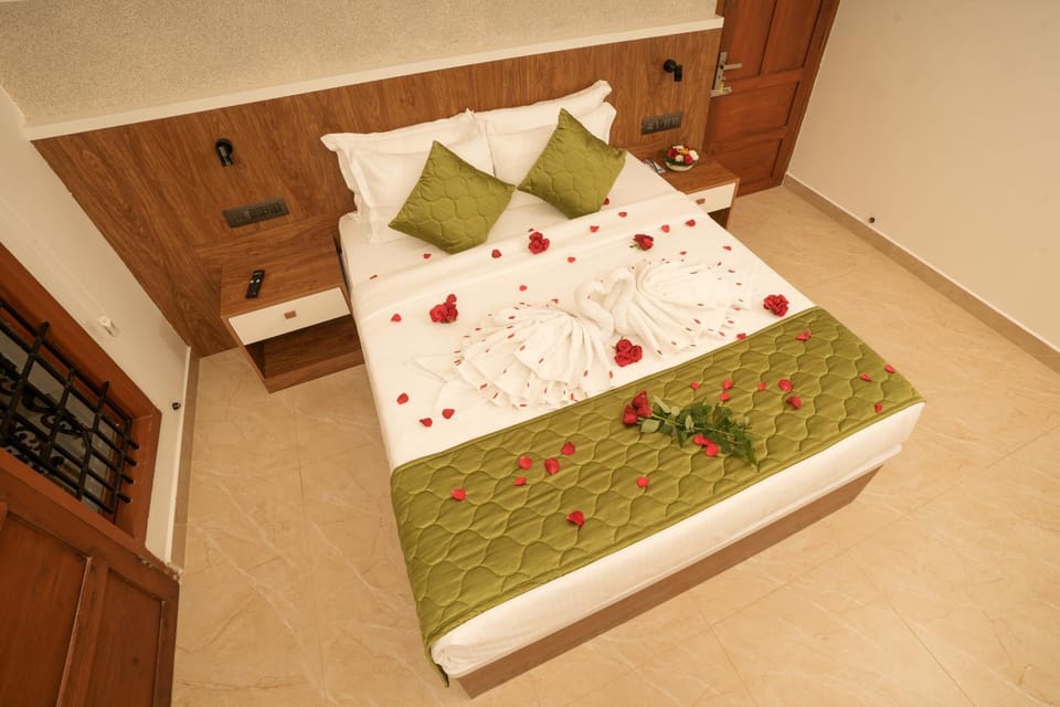 Balcony/Terrace, Bedroom, Lake view