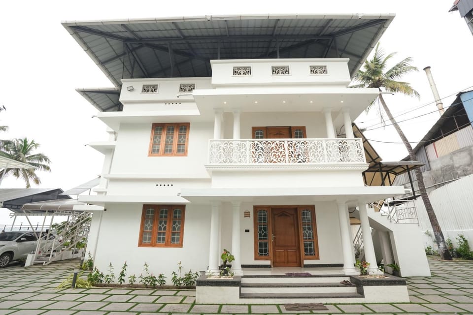 Property building, Facade/entrance, View (from property/room)